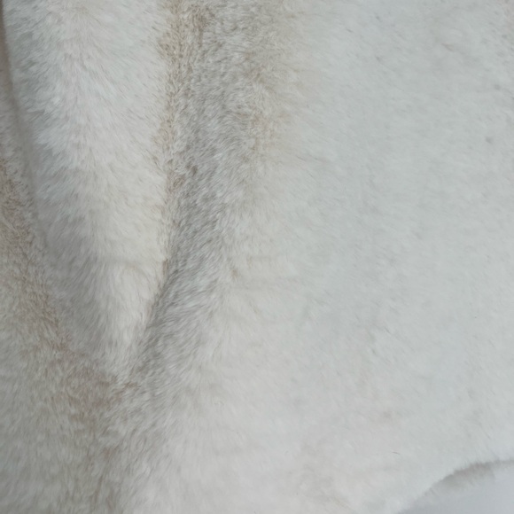 Abercrombie & Fitch Soft Faux Fur Jacket – Women’s M - Picture 10 of 14